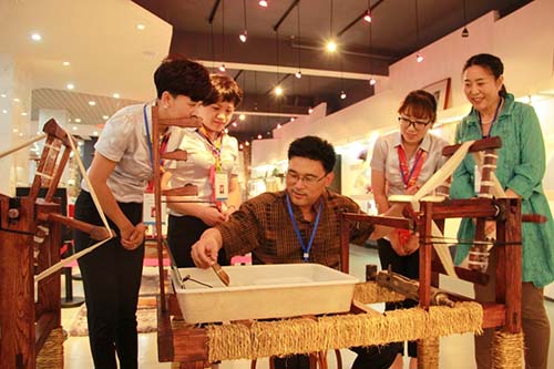 民间手工艺传承者毕旭东：用丝绸文化 做文化丝绸